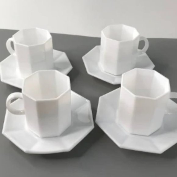 Set of Arcoroc cups and saucers - white - Picture 1 of 5